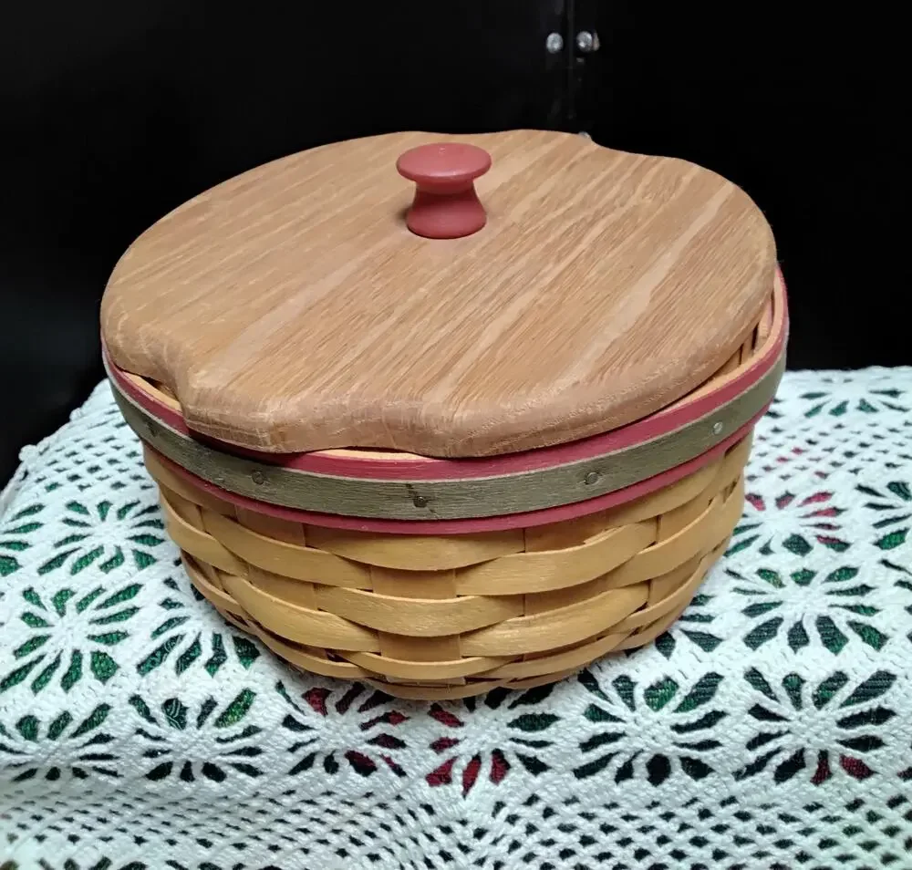 Longaberger Round Basket with lid from 2000 7